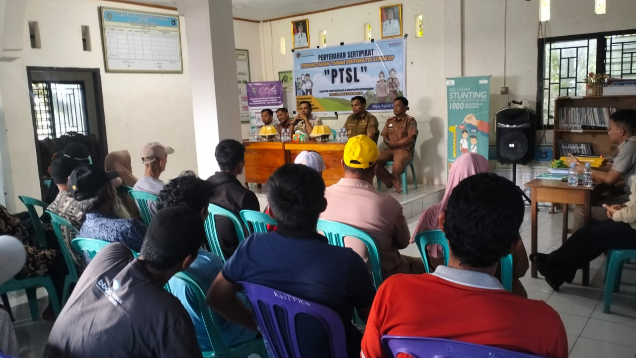 Wakil Bupati Enrekang serahan Sertifikat PTSL di Desa Lunjen, Kecamatan Buntu Batu, Kabupaten Enrekang
