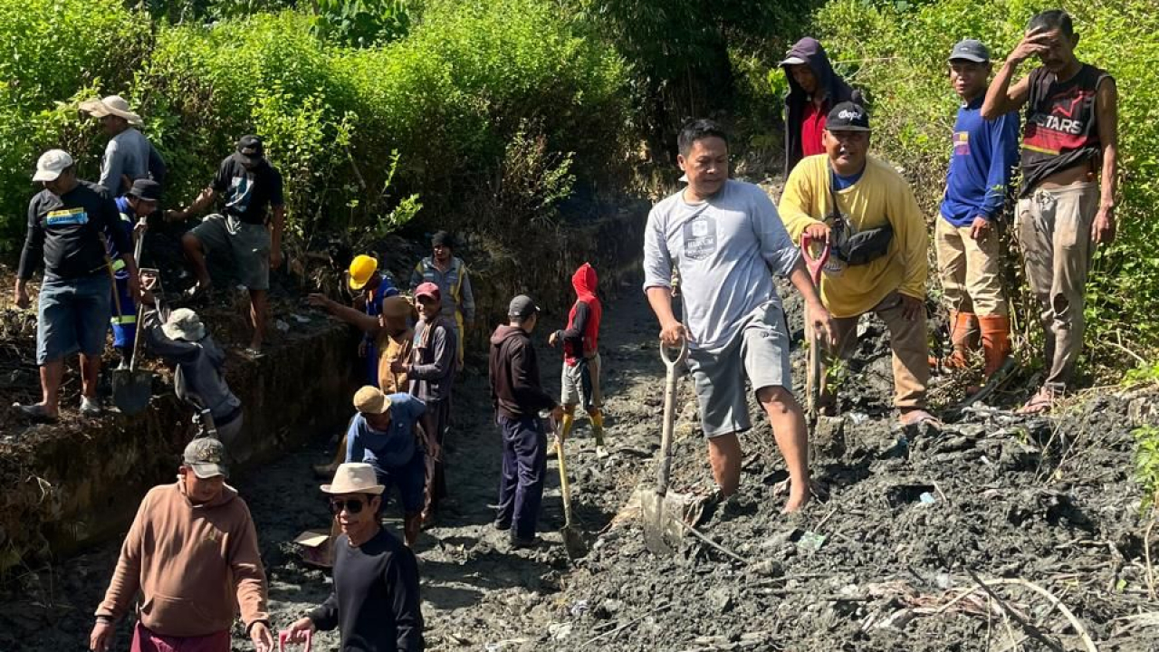 Masyarakat Kasiwiang Bergotong Royong dengan Desa Lain di Kec. Suli
