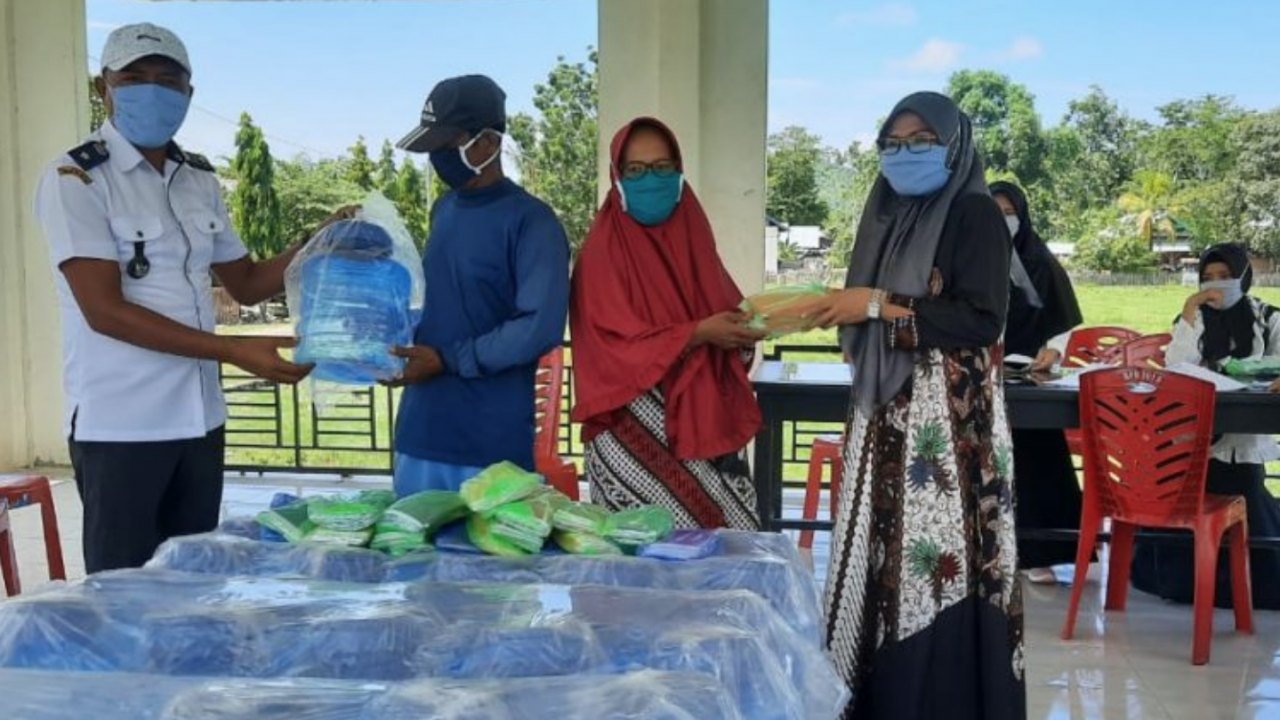 Kades Balubu Bantu Warga Hadapi Pandemi Covid-19