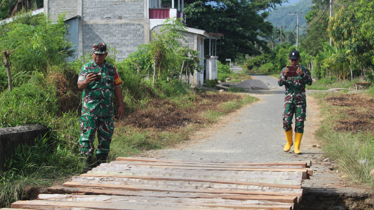 Jembatan Barowa Ditinjau TNI: Harapan Baru Akses Masyarakat