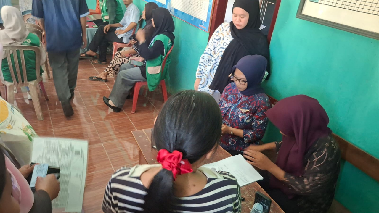 Pemerintah Desa To'Pongo Salurkan Bantuan Sosial kepada masyarakat yang membutuhkan