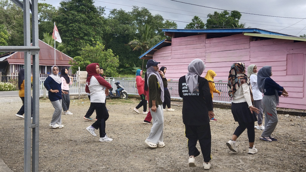 Senam Rutin Jum’at di Desa Tallang