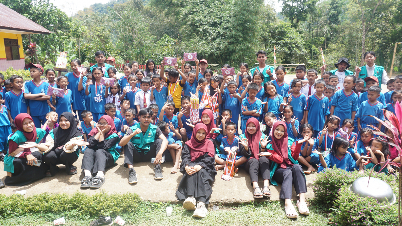 Keceriaan Siswa SD Madandan Warnai Perayaan Kemerdekaan Bersama Mahasiswa KKN IAIN Parepare