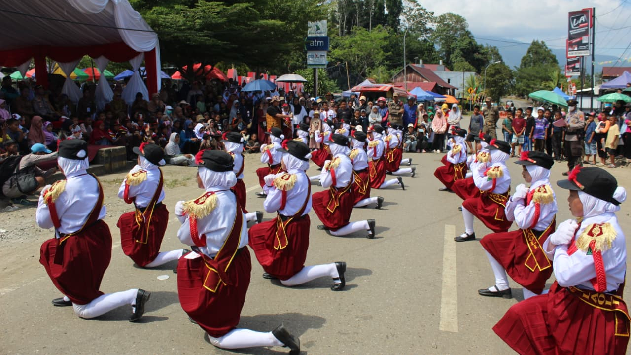 Meraih Prestasi di Hari Kemerdekaan: SDN 236 Laoli Juara Lomba Gerak Jalan