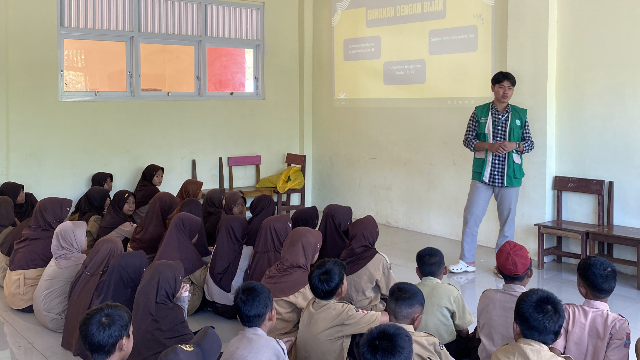 Edukasi Cerdas Bermedia Sosial untuk Siswa SD di Desa Harapan