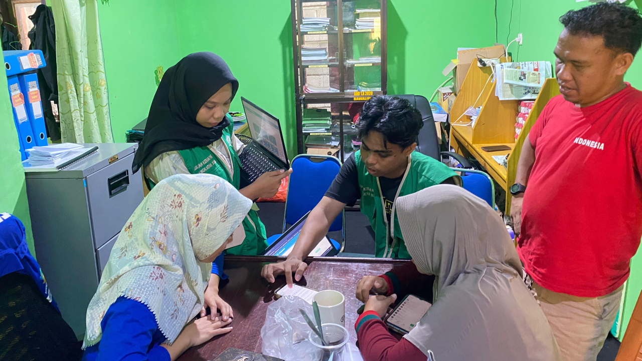 Pendampingan Penggunaan Aplikasi DIGIDES di Desa Bawalipu