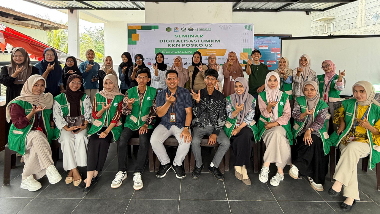 Seminar Digitalisasi UMKM untuk Pelaku Usaha di Desa Arolipu