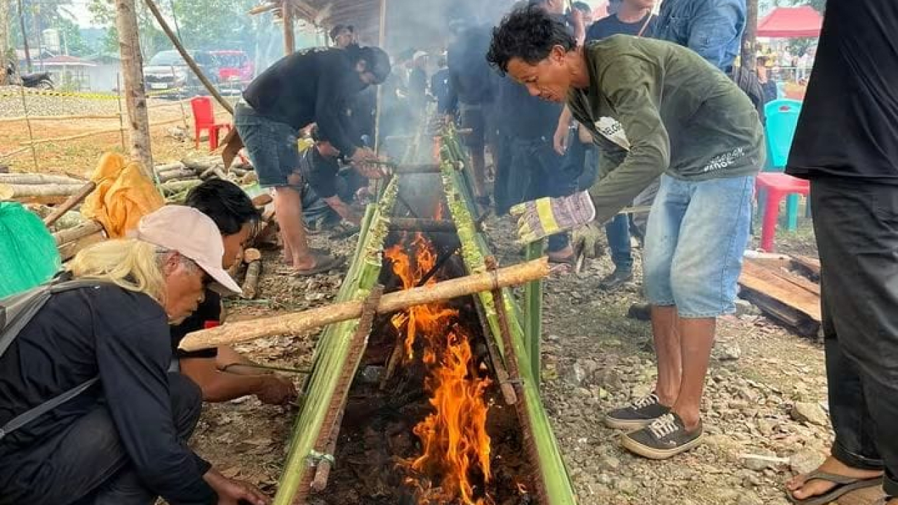 ACARA RUTIN TAHUNAN TANG DILAKUKAN DALAM KEGIATAN ACARA PESTA PANEN(PADUNGKU) SUKU ADAT PADOE