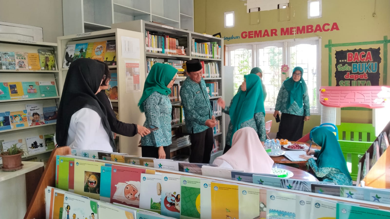 KUNJUNGAN MONITORING PKK KABUPTEN KE PERPUSTAKAAN DESA TABARANO