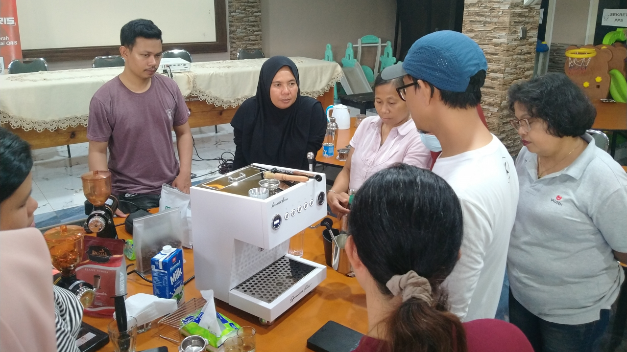 PELATIHAN PENGELOLAHAN MAKANAN DAN COFFEESHOP DESA TABARANO