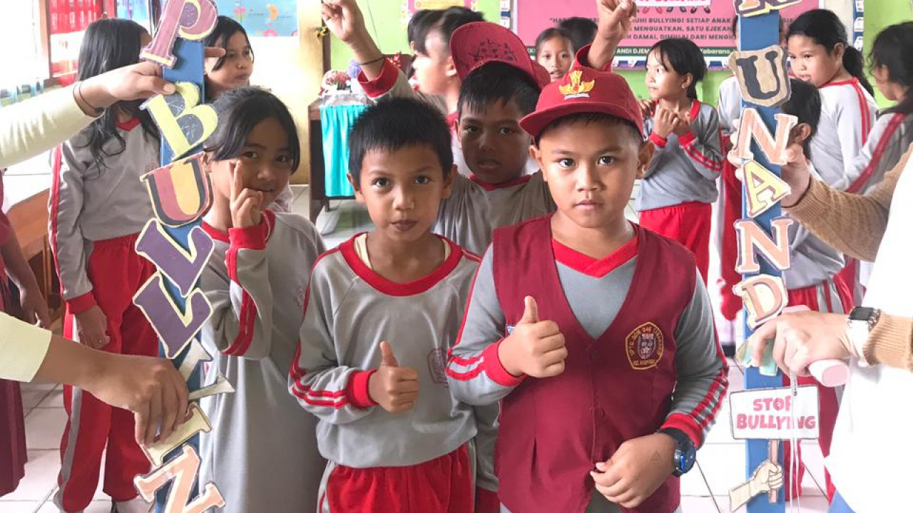 Mahasiswa Kuliah Kerja Nyata Reguler (KKN-R) Gelombang 41 Universitas Andi djemma palopo Melakukan Sosialisaisi di SDN 246 Tabarano  terhadap stop bulliying  Mahasiswa Kuliah Kerja Nyata Reguler (KKN-R) Gelombang 41