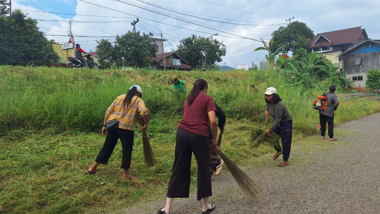 KEGIATAN JUMAT BERSIH JUARA DI DESA TABARANO
