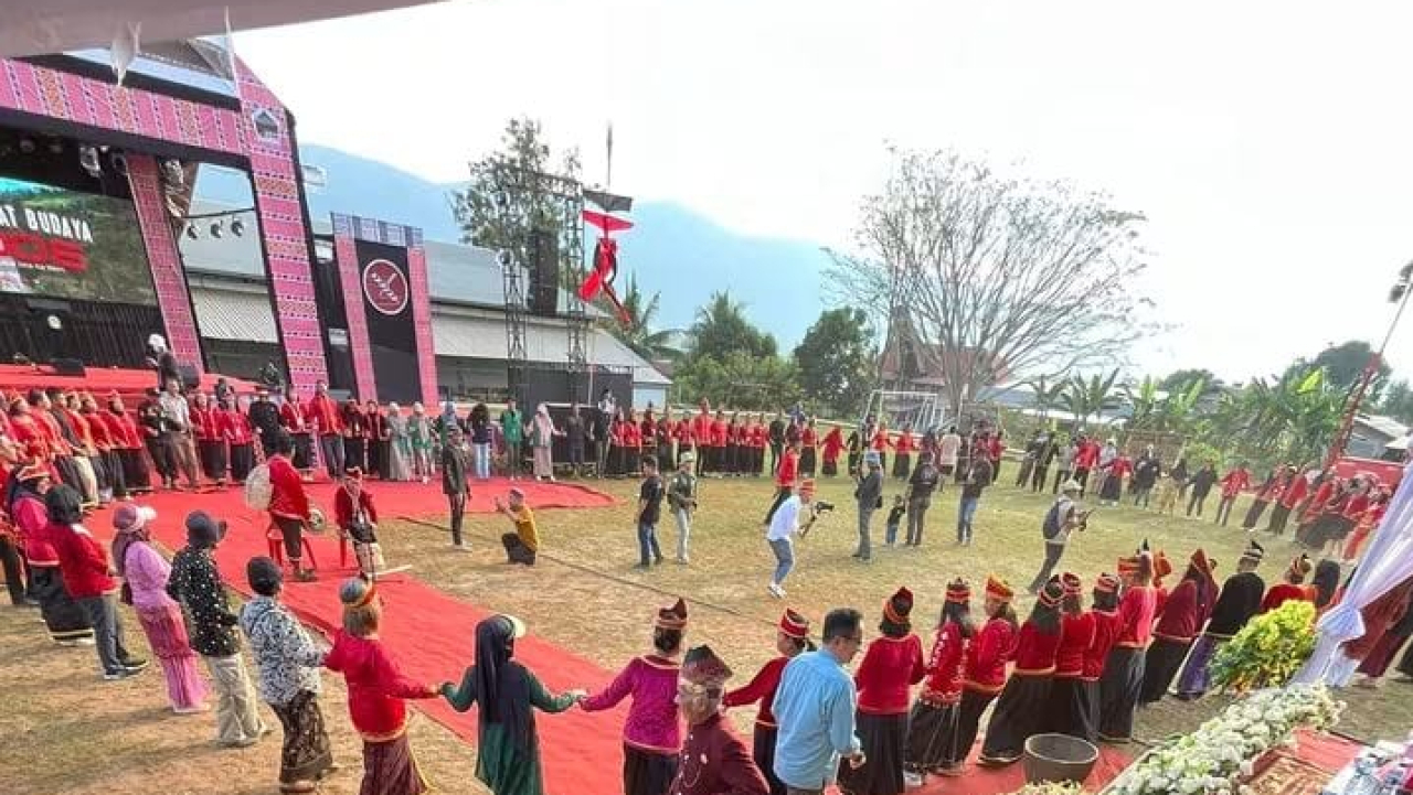 Pagelaran Adat Padoe (KARNAVAL BUDAYA) Jadi Momentum Perkuat Identitas Budaya di Lutim Tahun 2025