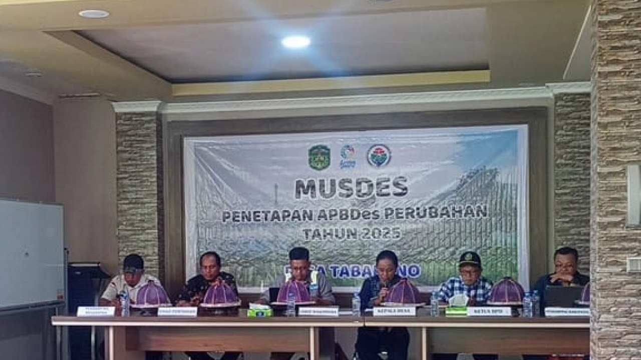 Mahasiswa Kuliah Kerja Nyata Reguler (KKN-R) Gelombang XLI (41) Universitas Andi Djemma melakukan penetapan APBDes, musyawarah pembelian tanah Musyawarah khusus koperasi merah putih dan penyerahan modal Ke BUMDES