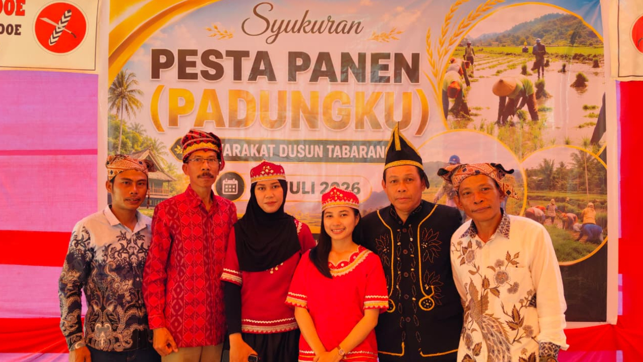 ACARA RUTIN TAHUNAN TANG DILAKUKAN DALAM KEGIATAN ACARA PESTA PANEN(PADUNGKU) SUKU ADAT PADOE TAHUN 2026