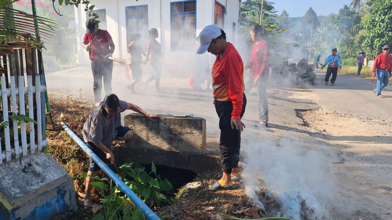 KEGIATAN JUMAT BERSIH JUARA DESA TABARANO