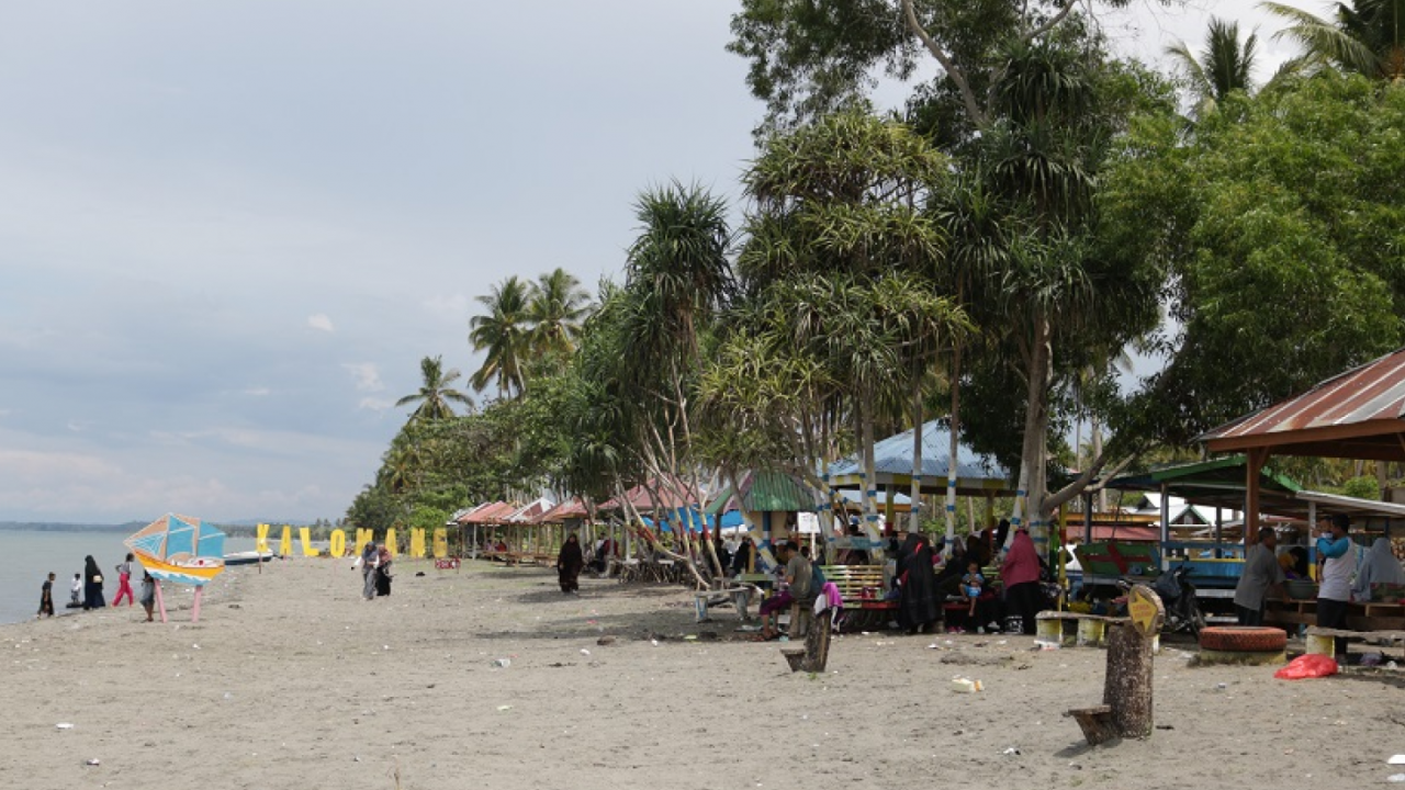 PANTAI KALOMANG