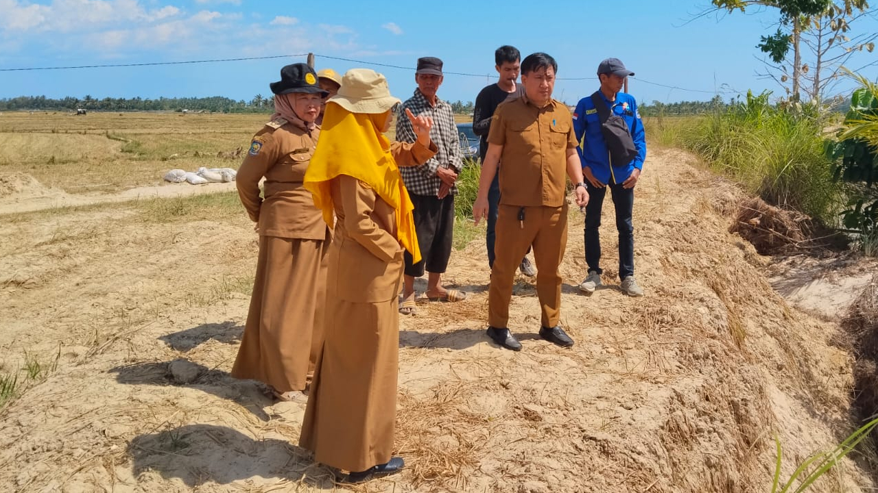 Kunjungan Dinas PU Pengairan Kabupaten Kolaka di Desa Oneeha Pasca Banjir