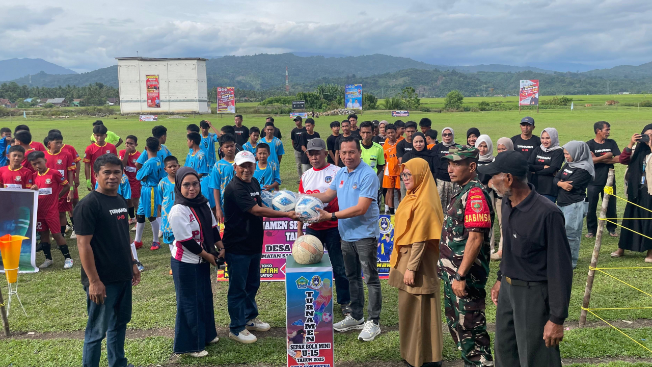 Pembukaan Turnamen Sepak Bola Mini U-15 di Desa Konaweha