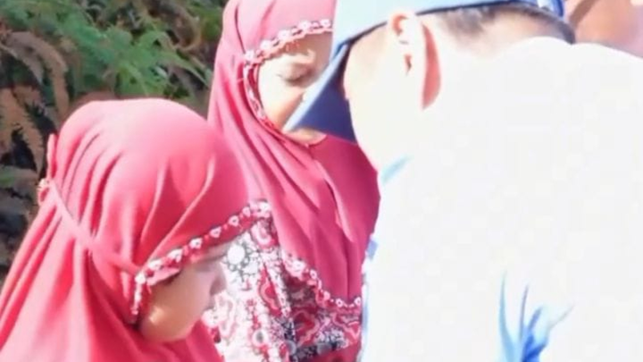 Bupati Kolaka Hadiri Penamatan SDN 1 & 2 Lawulo, Yang Dirangkaikan Acara Syukuran Pembangunan Desa