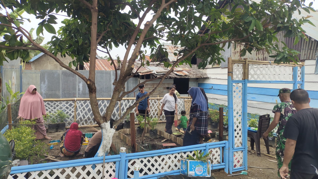 Gotong Royong Manfaatkan Lahan Tidur di Desa Latuo