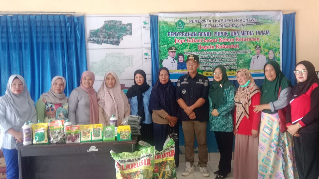 Penyerahan Benih, Pupuk, dan Media Tanam di Kelurahan Tumpas: Jaga Inflasi Lewat Program "Jagain Kebunku