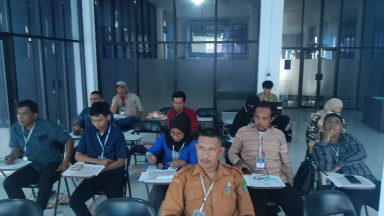 Antusias Peserta Pelatihan Agen Data Desa/Kelurahan Cinta Statistik (Cantik) dari Kelurahan Tumpas di Aula Bappeda Kabupaten Konawe
