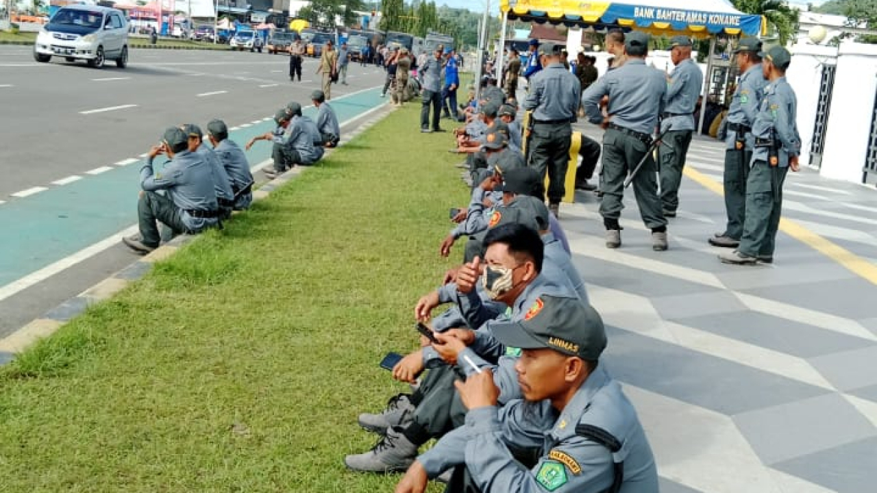 Linmas Kelurahan Tumpas Ikuti Simulasi Sistem Pengamanan Kota (SISPAM KOTA) Bersama TNI, Polri, Satpol, dan Damkar di Inolobunggadue Central Park