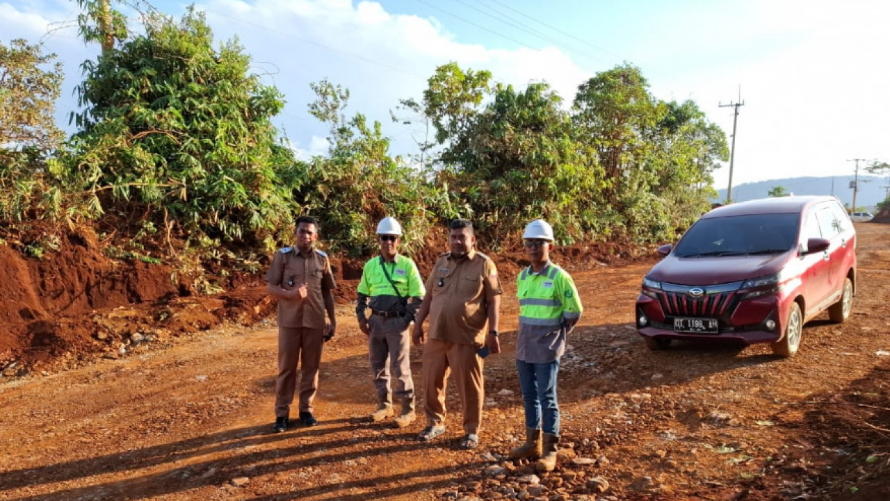 Jalan Poros Desa Tapunggaya-Kelurahan Molawe Kabupaten Konawe Utara Diperbaiki
