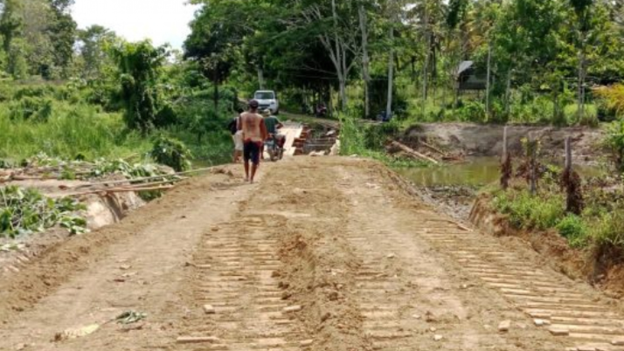 Bantu Petani, Yusran Akbar Bangun Jalan Usaha Tani di Desa Karandu Konawe
