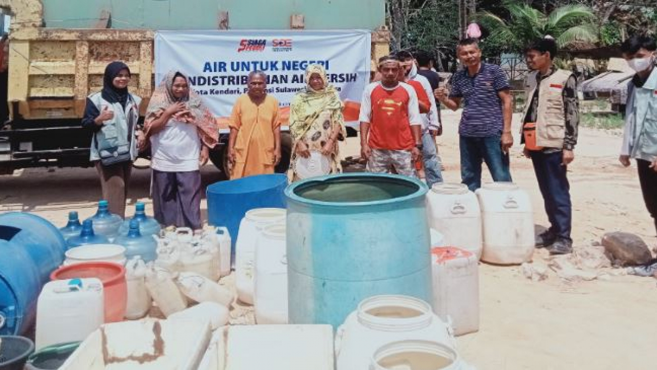 Siaga Peduli Melakukan Pendistribusian Air Bersih Untuk Wilayah kekeringan di Desa Bajoe, Kec. Soropia, Kab. Konawe.