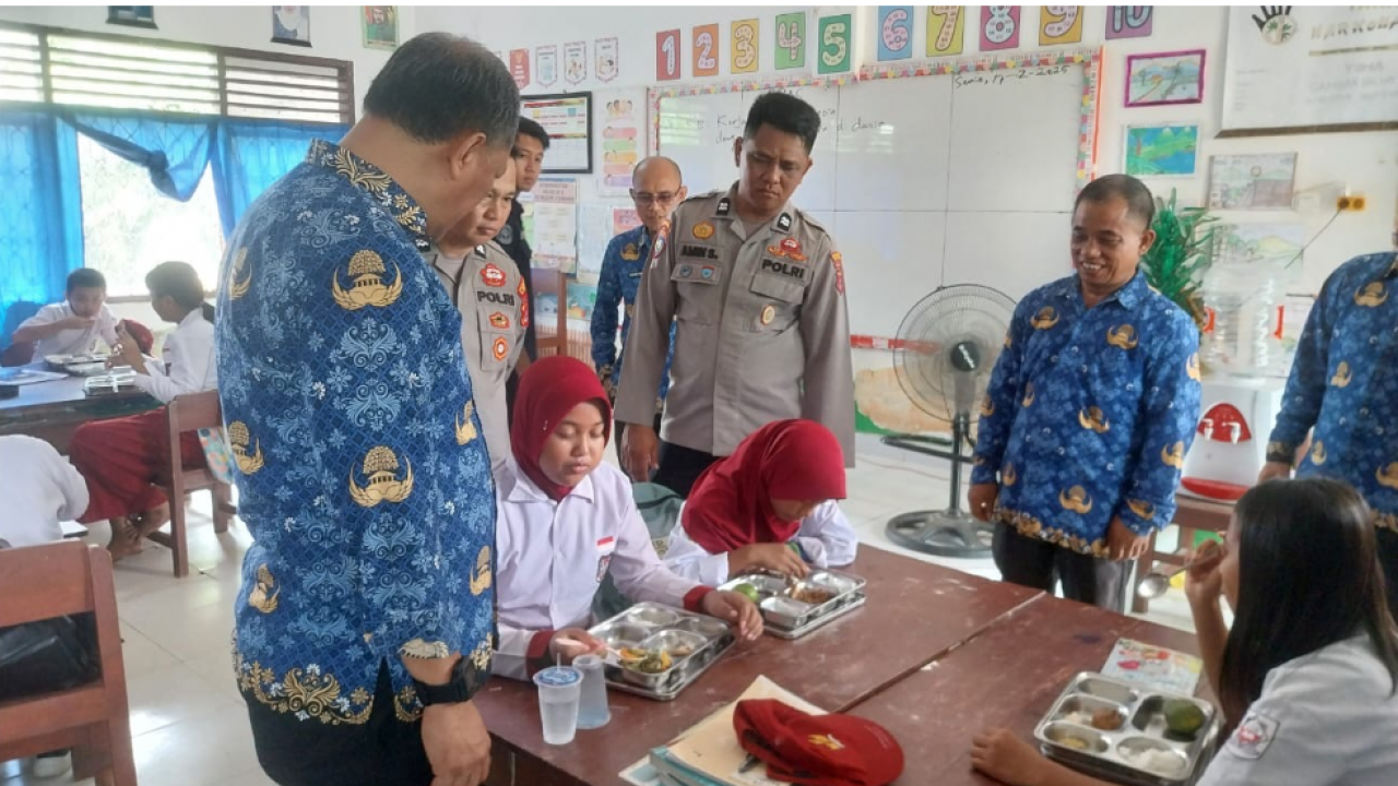 Pastikan Program MBG Bejalan Lancar, Sekda Konawe Lakukan Pemantaun Langsung