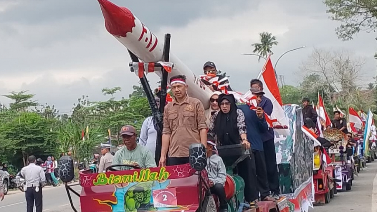 Meriahnya HUT RI ke-80: Partisipasi Kelurahan Sendang Mulya Sari dalam Parade Mobil Hias di Konawe
