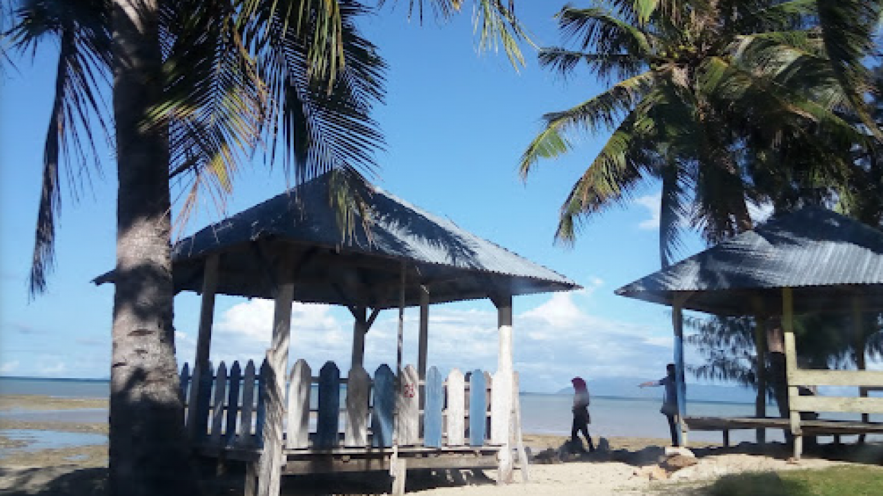 Pantai Toronipa