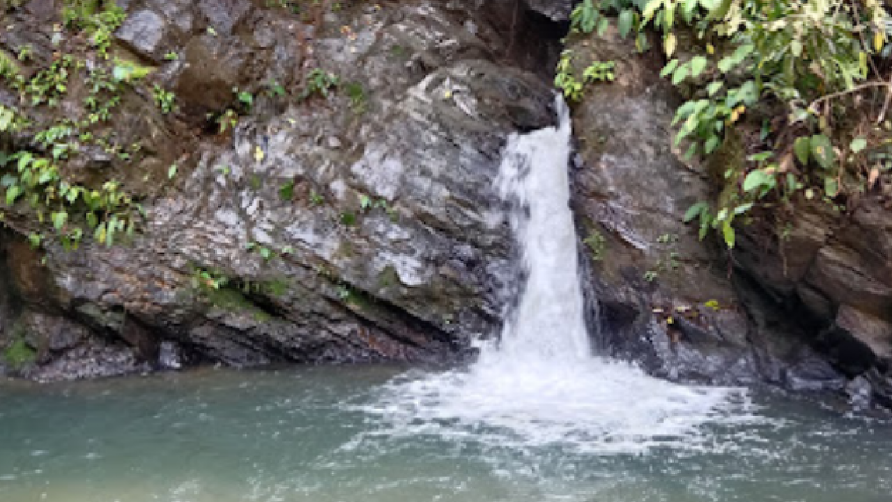 Air Terjun Larowiu
