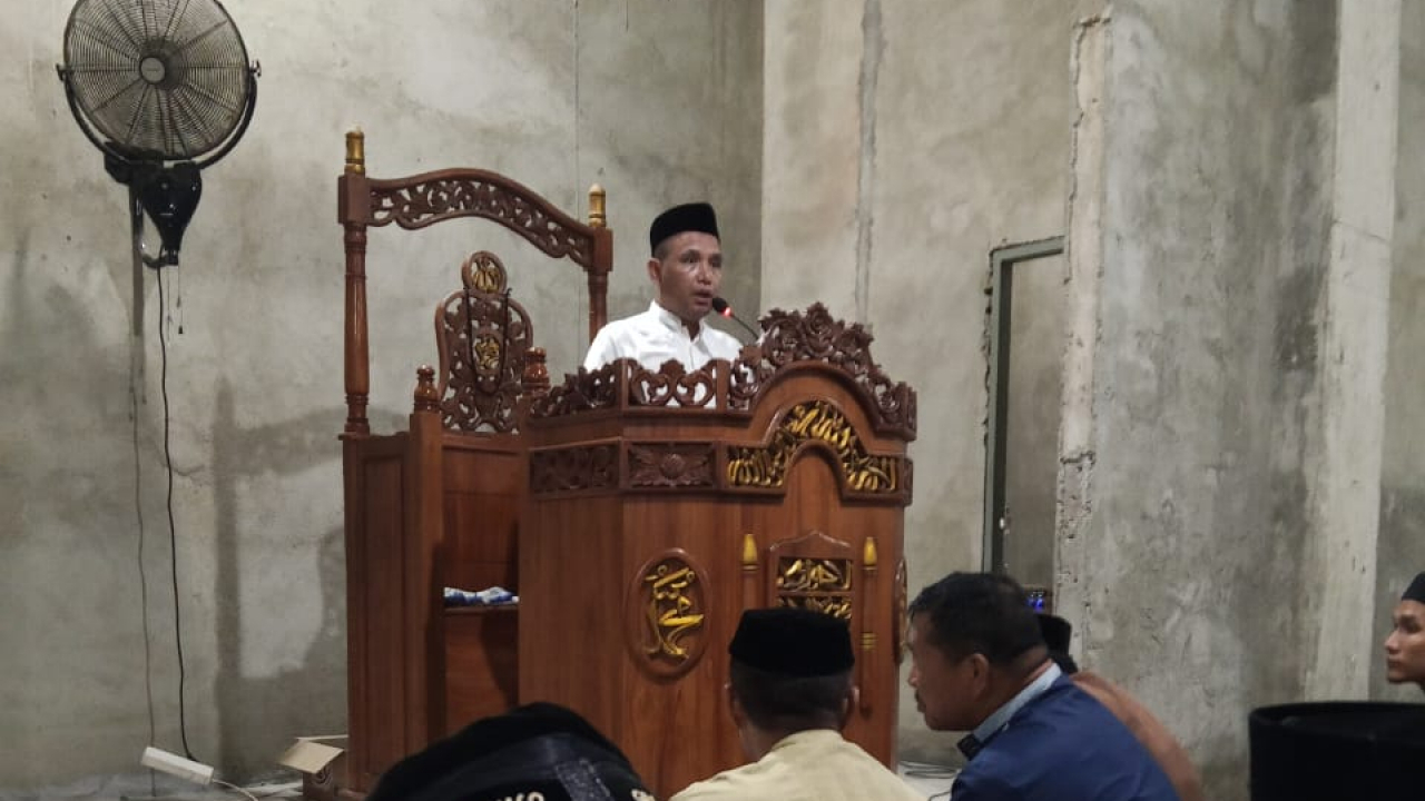 Sambutan Pemerintah pada Malam Tarwih di Masjid Attaqwa Kelurahan Uepai