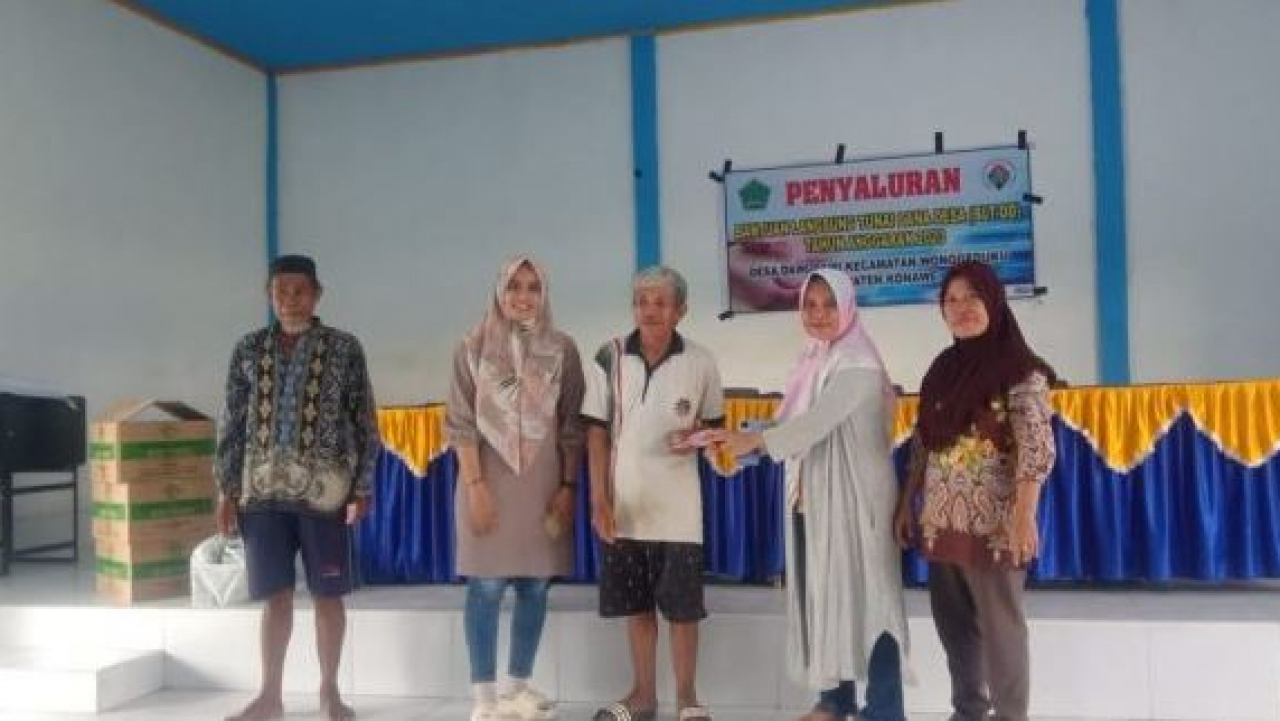 Kepala Desa Dawi- Dawi Salurkan BLT Tahap II Kepada 46 KPM