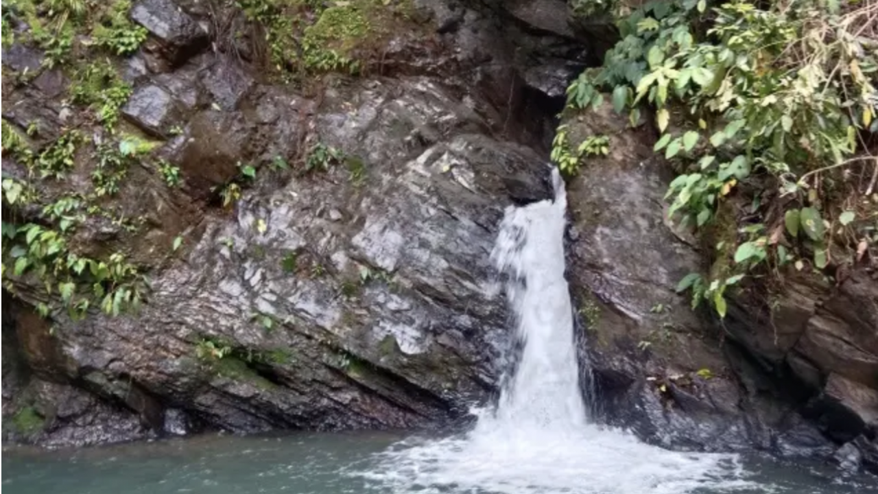 Air Terjun Larowiu