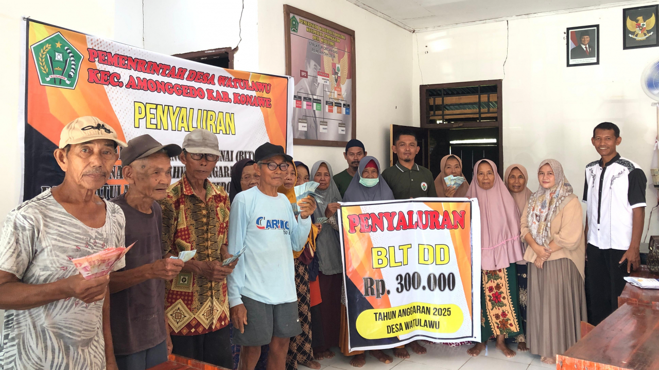 Watulawu Salurkan BLT Dana Desa 2025 kepada 20 Keluarga Penerima Manfaat