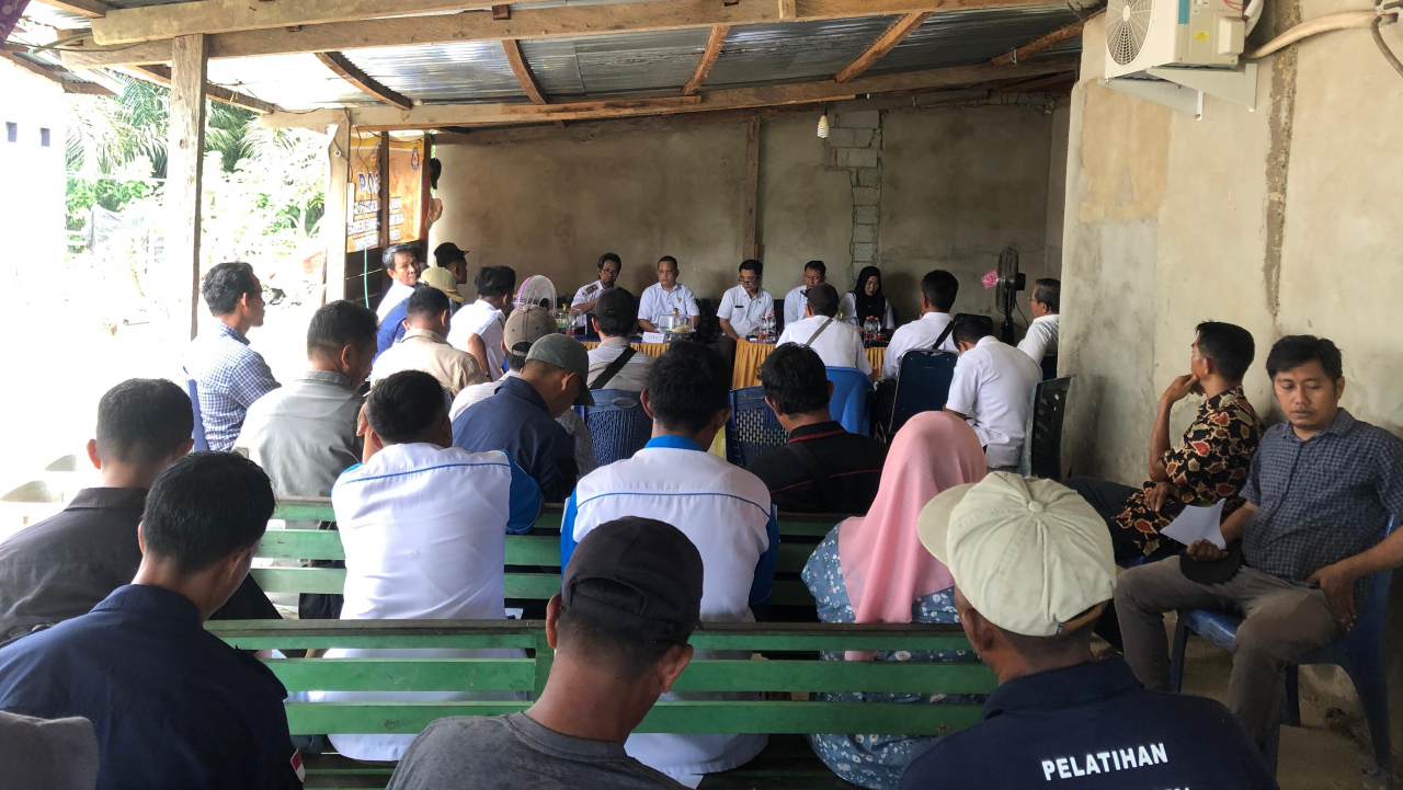 Kepala Desa Bersama Aparat Desa Se-Kecamatan Amonggedo Hadiri Pertemuan Monev Dana Desa 2023-2024