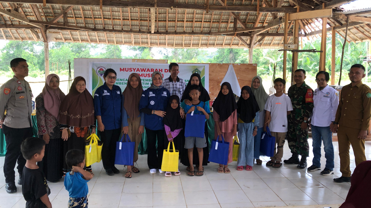 Pemerintah Desa Watulawu Berikan Apresiasi Kepada Anak Sekolah Berprestasi Tahun 2024