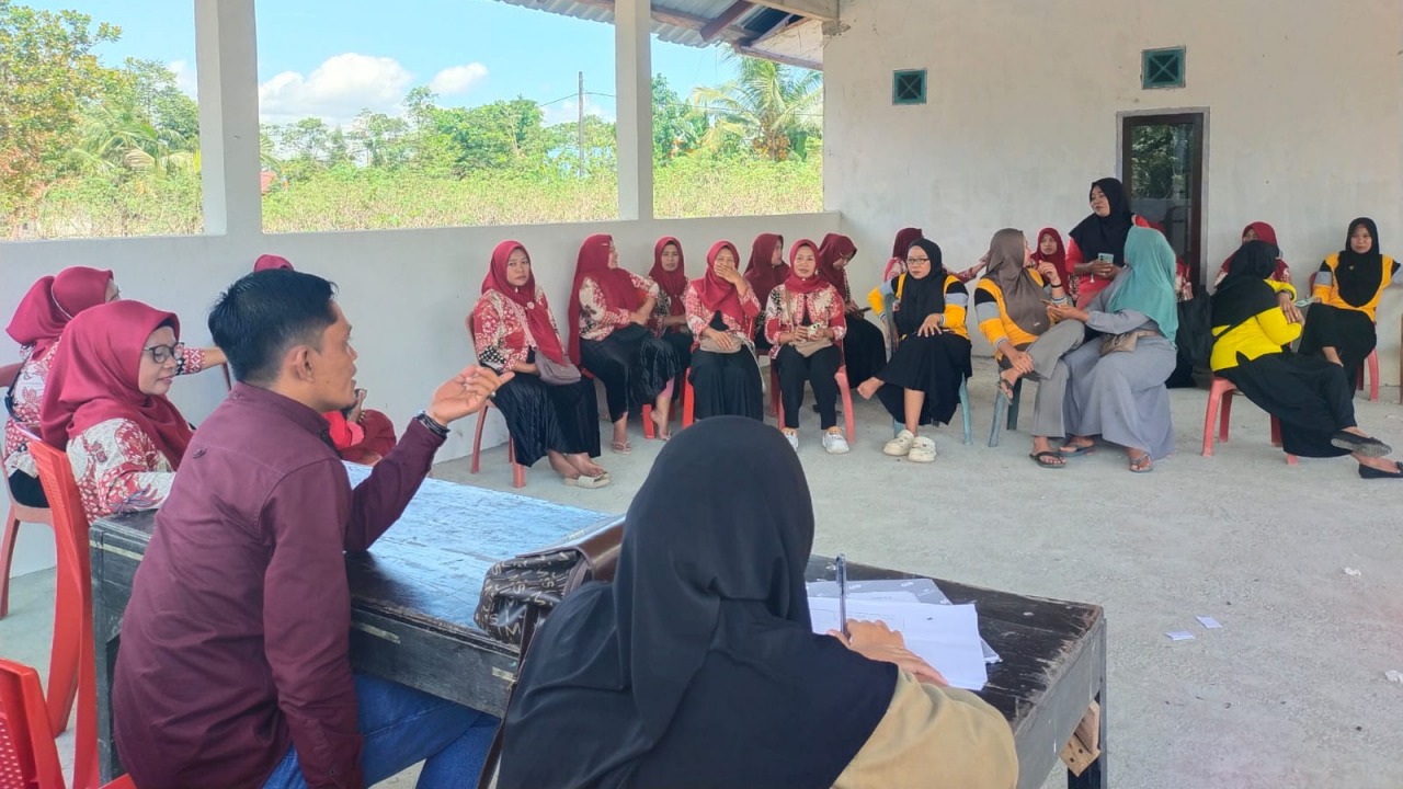 Pemdes Salurkan Honorarium Kader Kesehatan dan Guru PAUD Tahap II Dana Desa 2025