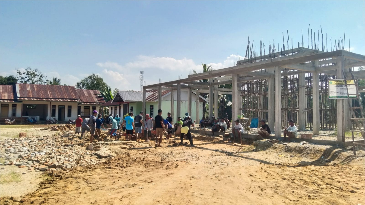 Gotong Royong Wujudkan Pembangunan Gedung Balai Serbaguna Desa Watulawu untuk Kepentingan Bersama