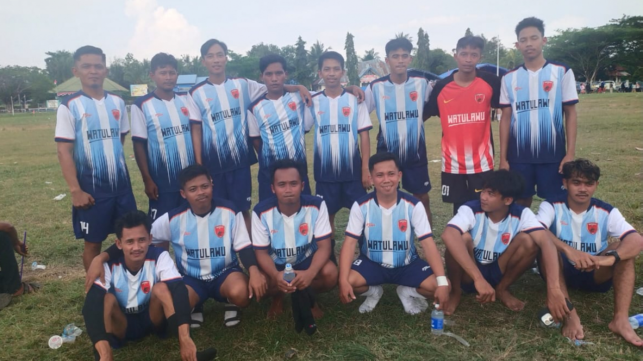 Desa Watulawu Ramaikan Laga Sepak Bola HUT RI ke-80 Kecamatan Amonggedo, Kades Ikut Berlaga