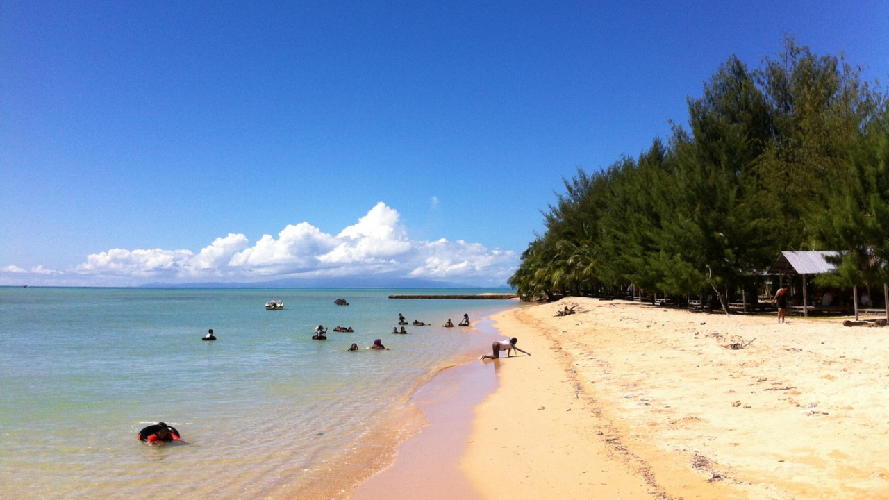 Pantai Toronipa