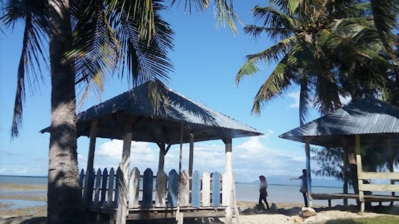 Pantai Toronipa