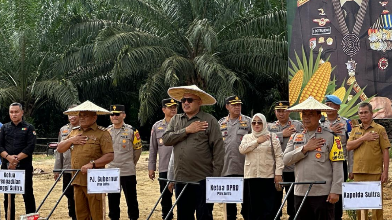 Kapolda Sultra Bersama Pejabat Daerah Sukses Tanam Jagung Serentak di Konawe