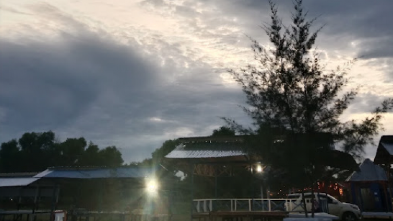 Wisata Pantai Konawe Timur Tanjung Lalimbue