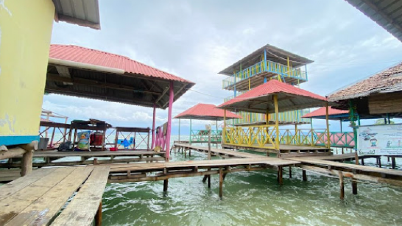 PANTAI TOMBAWATU