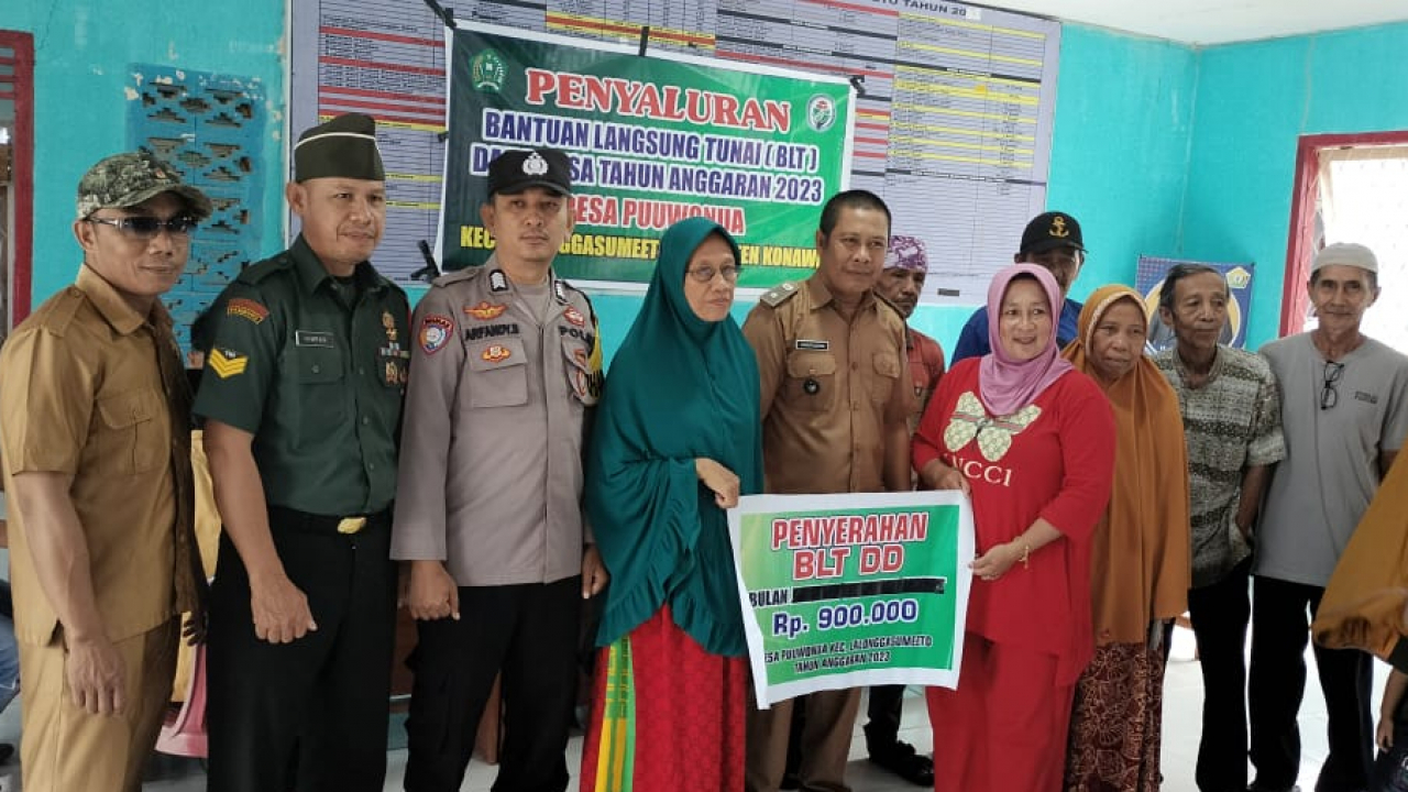 Jelang Idul Fitri 1444 Hijriah, Pemerintah Desa Puuwonua Konawe Salurkan BLT Dana Desa Kepada 18 Penerima Manfaat